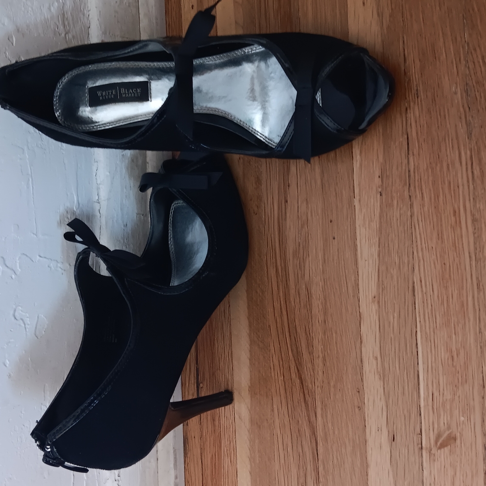 Black Patent Leather Heels with Rounded Toe